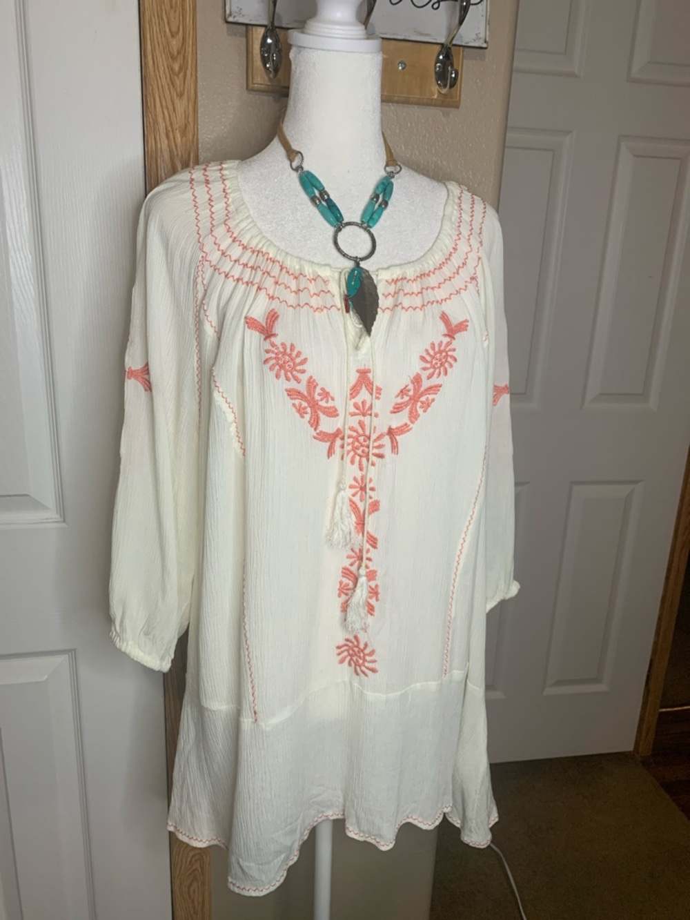 ROSE & RHYME White Boho Coral Embroidered Tunic Rayon Blouse